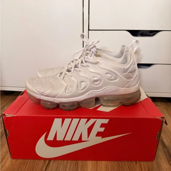 Nike Men’s White VaporMax Plus Lightweight Sneakers Sz 9 - Picture 4 of 10